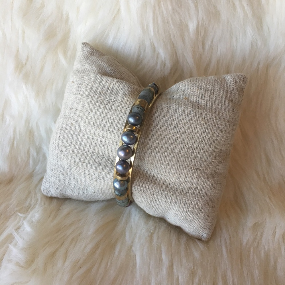 Stella & Dot Gold Bracelet with Gray-Blue Pearls